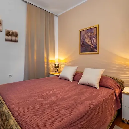 Anton Apartment *